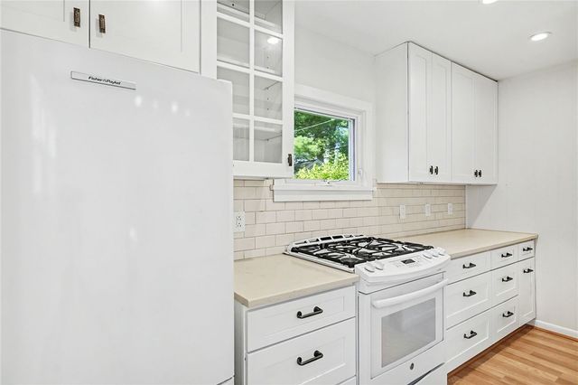91 Warrington Dr, Brighton, NY 14618