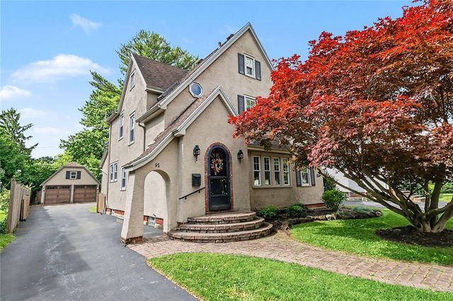 91 Warrington Dr, Brighton, NY 14618