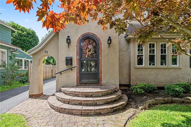 91 Warrington Dr, Brighton, NY 14618