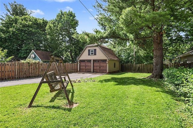 91 Warrington Dr, Brighton, NY 14618