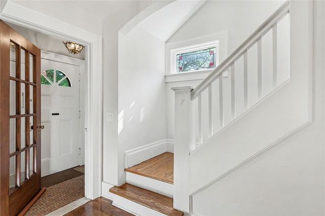 91 Warrington Dr, Brighton, NY 14618