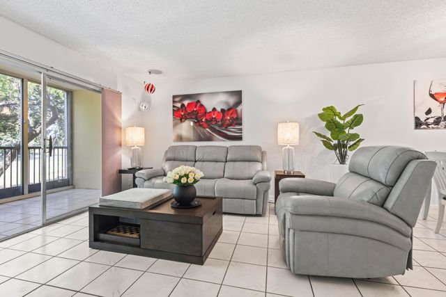 1000 SW 125th Avenue 211, Pembroke Pines, FL 33027