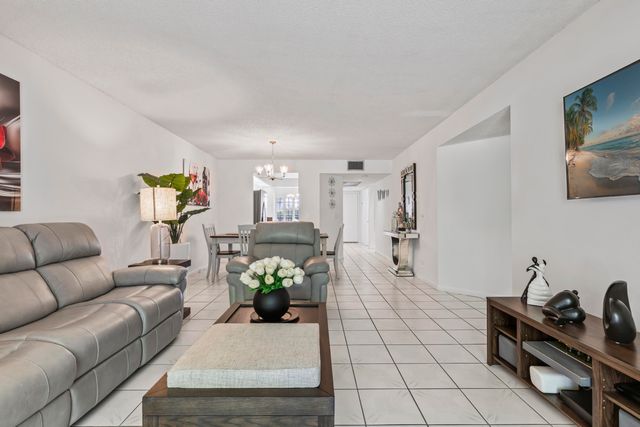 1000 SW 125th Avenue 211, Pembroke Pines, FL 33027