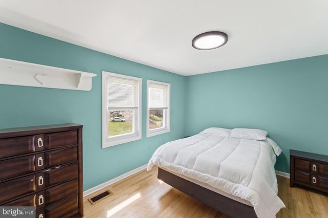 9710 ASHBOURN DR, Burke, VA 22015