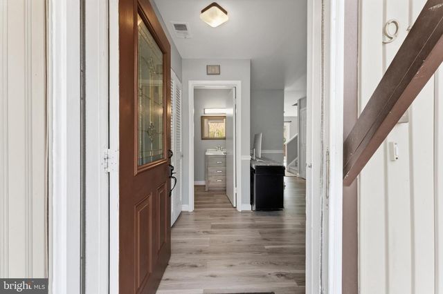 9710 ASHBOURN DR, Burke, VA 22015