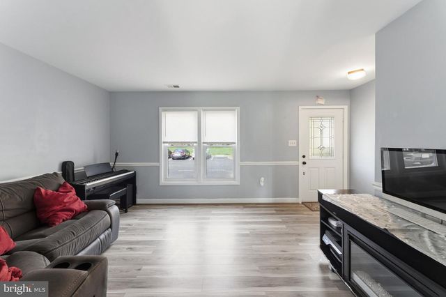 9710 ASHBOURN DR, Burke, VA 22015