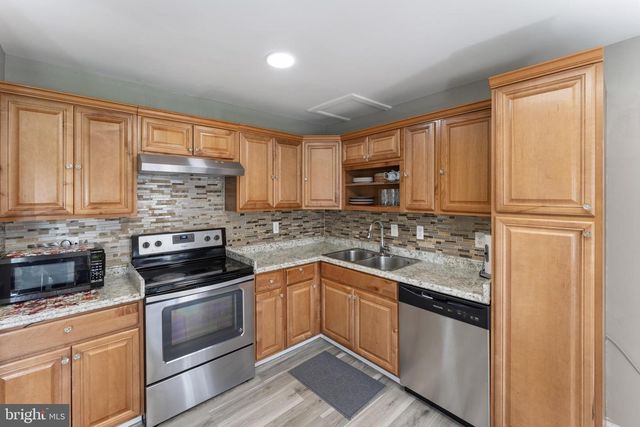 9710 ASHBOURN DR, Burke, VA 22015