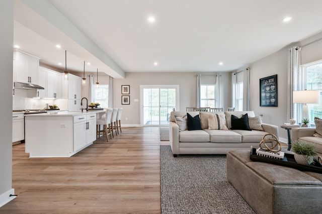 2718 Brumby Loop, White House, TN 37188