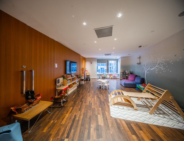 75 Wall St Apt 37K, New York City, NY 10005