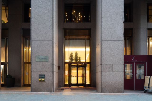 75 Wall St Apt 37K, New York City, NY 10005