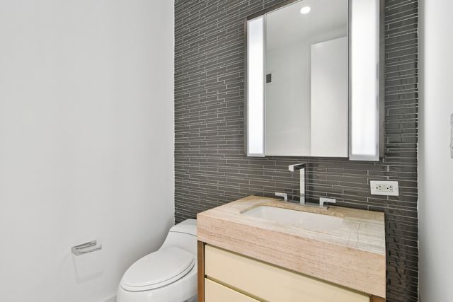 75 Wall St Apt 37K, New York City, NY 10005