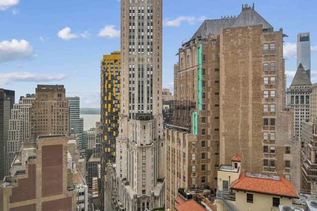 75 Wall St Apt 37K, New York City, NY 10005