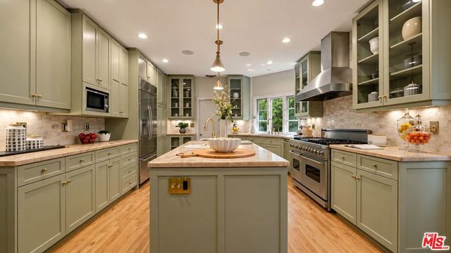 1506 Club View Drive, Los Angeles, CA 90024