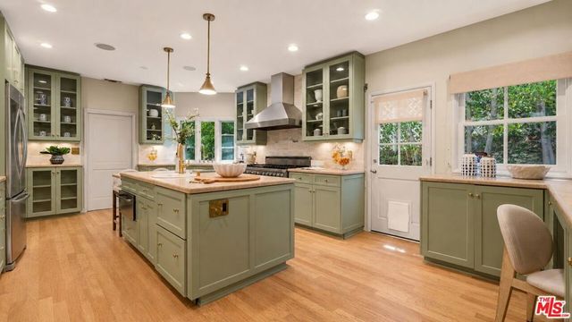 1506 Club View Drive, Los Angeles, CA 90024