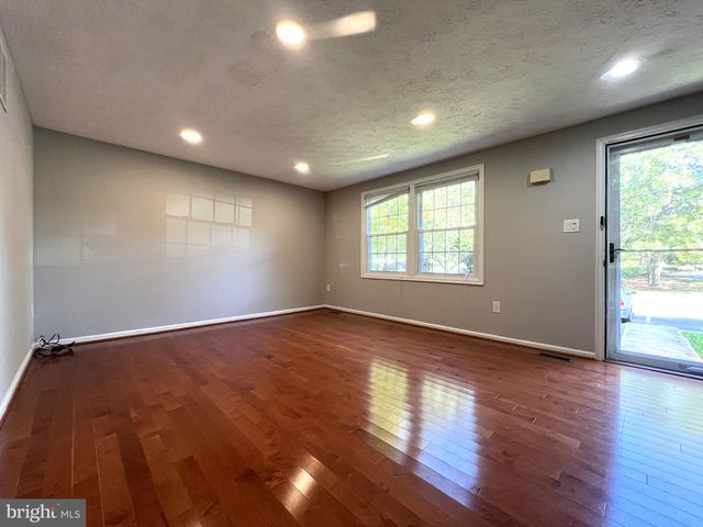 11020 OUTPOST DR, Gaithersburg, MD 20878
