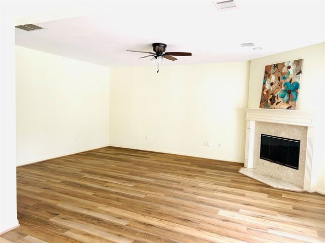 3602 Garrettsville Drive, Pearland, TX 77584