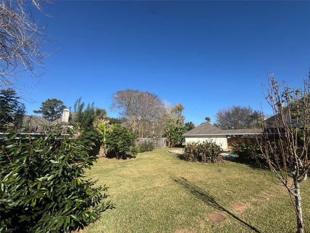 3602 Garrettsville Drive, Pearland, TX 77584