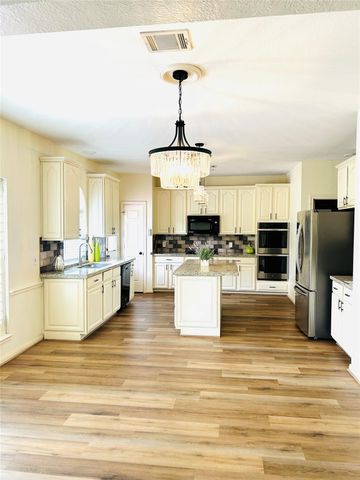 3602 Garrettsville Drive, Pearland, TX 77584