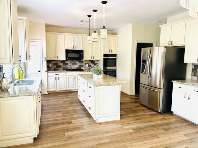 3602 Garrettsville Drive, Pearland, TX 77584