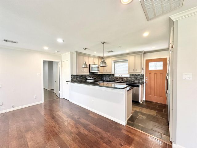 22 Champions Colony W, Houston, TX 77069