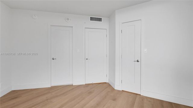 555 NE 34th St 1801, Miami, FL 33137