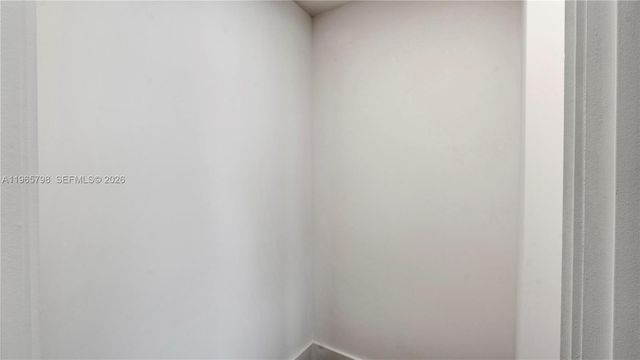 555 NE 34th St 1801, Miami, FL 33137