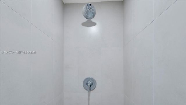 555 NE 34th St 1801, Miami, FL 33137