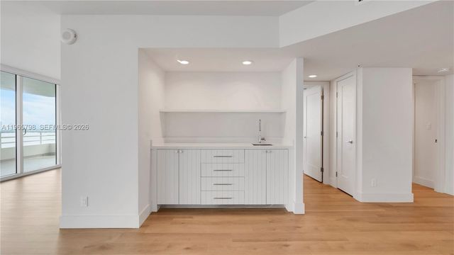 555 NE 34th St 1801, Miami, FL 33137