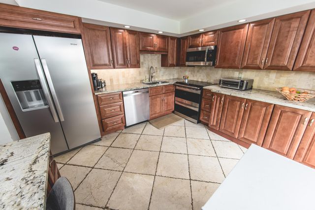 501 SW 11th Place 101, Boca Raton, FL 33432