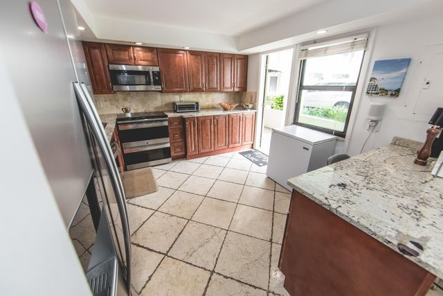 501 SW 11th Place 101, Boca Raton, FL 33432