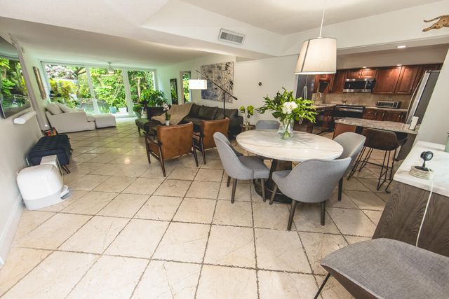 501 SW 11th Place 101, Boca Raton, FL 33432