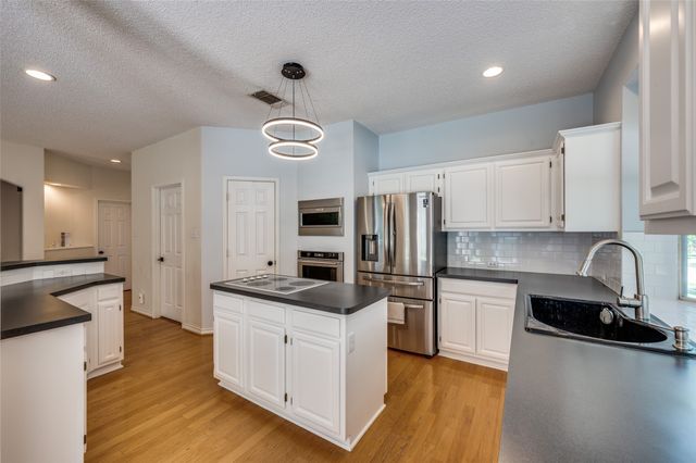 2106 Post Oak Court, Corinth, TX 76210