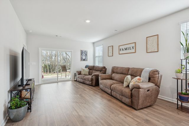 7258 Lang Ave, White House, TN 37188