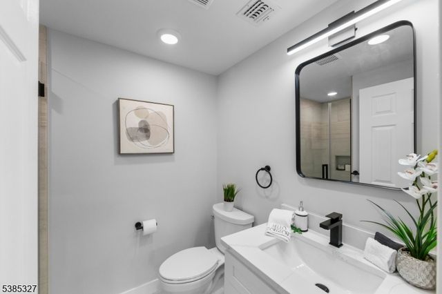 78 Maple Ln, Wayne Twp., NJ 07470