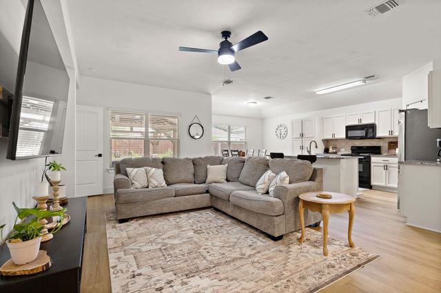 413 Luna Vista DR, Hutto, TX 78634