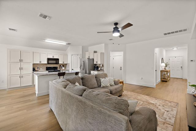 413 Luna Vista DR, Hutto, TX 78634