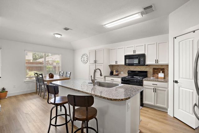 413 Luna Vista DR, Hutto, TX 78634