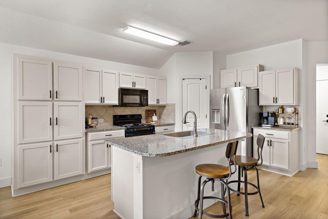 413 Luna Vista DR, Hutto, TX 78634