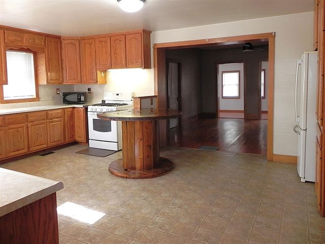 31765 M-60, Leonidas, MI 49066