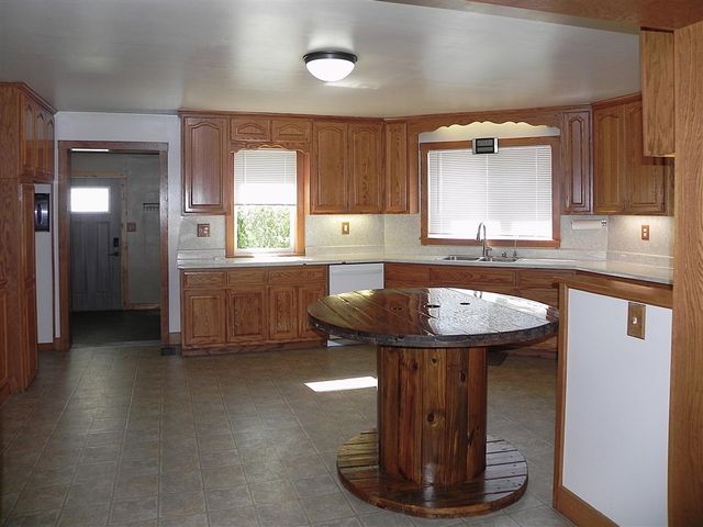 31765 M-60, Leonidas, MI 49066