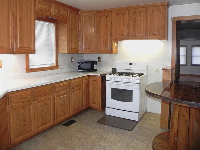 31765 M-60, Leonidas, MI 49066