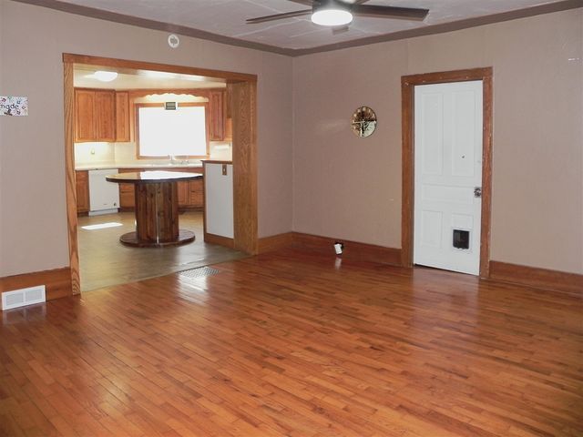 31765 M-60, Leonidas, MI 49066