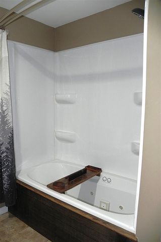 31765 M-60, Leonidas, MI 49066