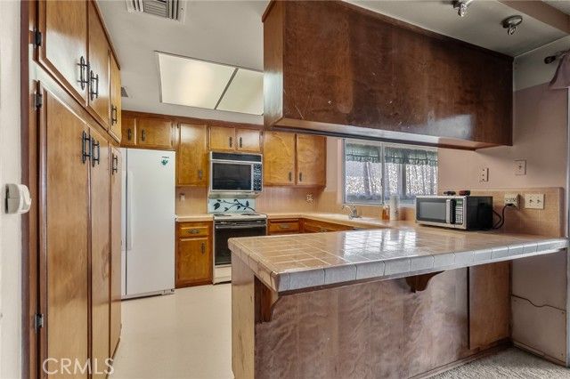 7515 Pinon Drive, Yucca Valley, CA 92284