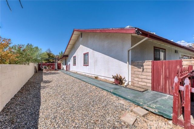 7515 Pinon Drive, Yucca Valley, CA 92284