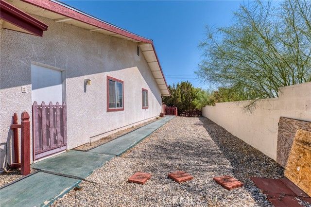 7515 Pinon Drive, Yucca Valley, CA 92284