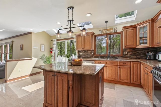 18 Tanglewood Place, Monroe, NJ 08831