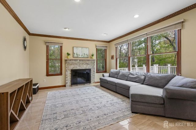 18 Tanglewood Place, Monroe, NJ 08831