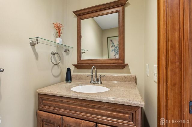 18 Tanglewood Place, Monroe, NJ 08831