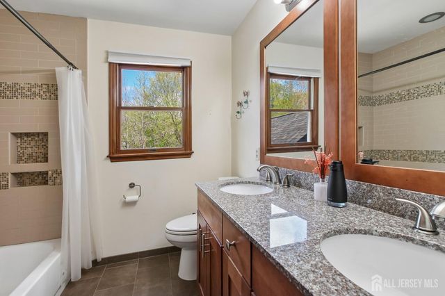 18 Tanglewood Place, Monroe, NJ 08831